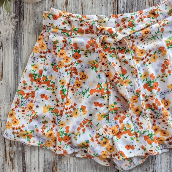 Aritzia Sunday Best Westley Short Floral Print Women's 6 - Picture 4 of 8